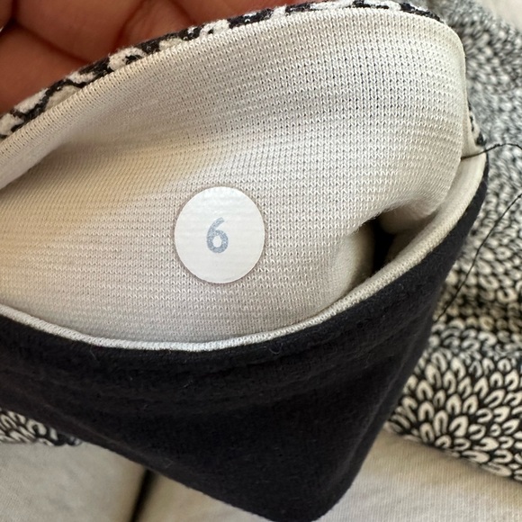 Lululemon dahlia print leggings size 6 - Picture 5 of 5